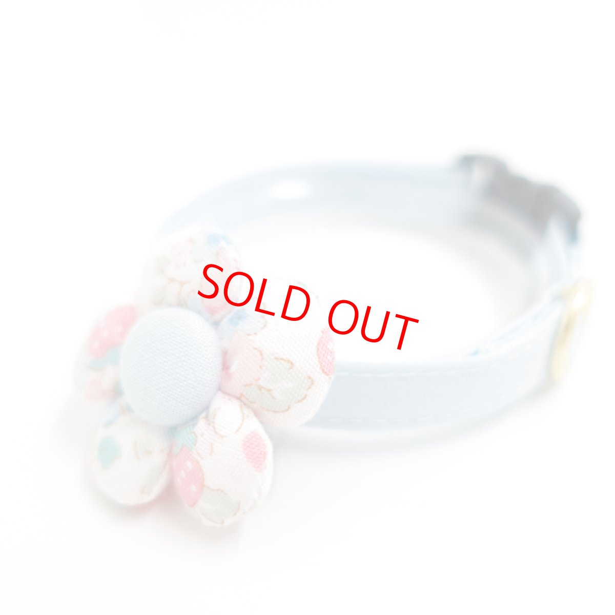 画像1: フラワーモチーフの首輪（水色×イチゴ柄） (1)