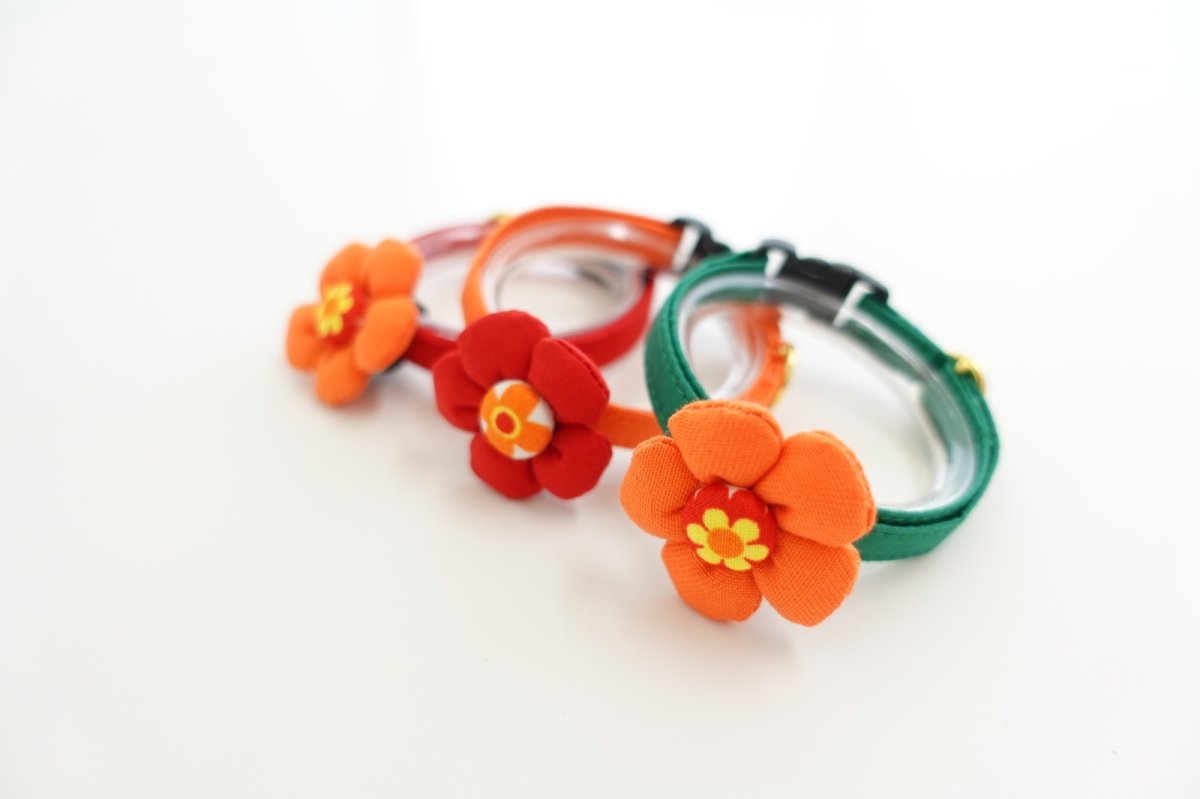 画像3: レトロフラワー・お花モチーフ首輪(赤首輪×オレンジ花びら) (3)