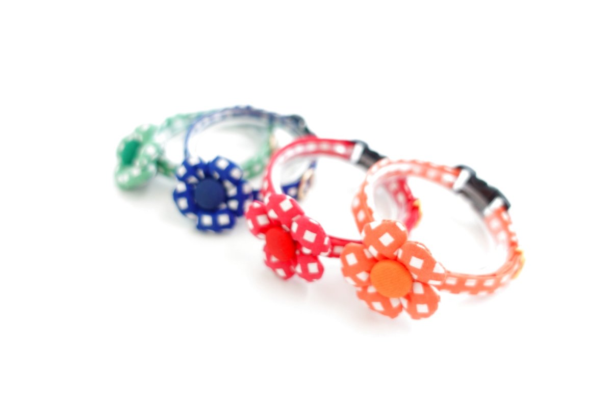 画像2: レトロチェック・フラワーモチーフの首輪(ブルー) (2)