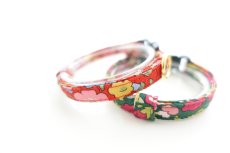 画像2: エアリー首輪・LIBERTY Fabrics・リバティ・ファブリックス猫首輪・Betsy star（ベッツィスター）ピンク＆レッド/パール (2)