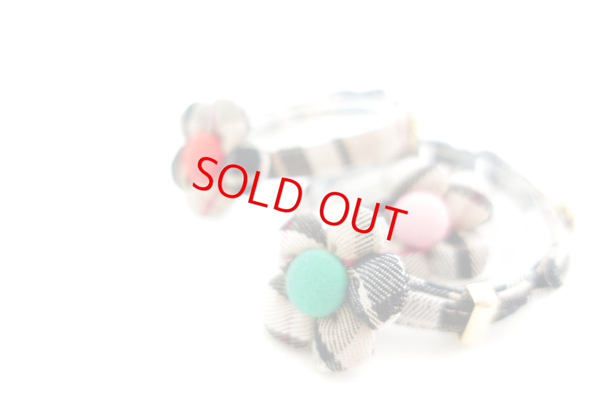 画像3: ノバチェック・フラワーモチーフの首輪(ベージュチェック×グリーン) (3)