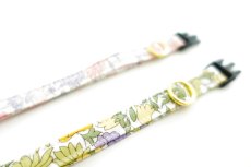 画像4: 子猫用・小柄な猫ちゃん用エアリー首輪・LIBERTY Fabrics・リバティ・ファブリックス猫首輪・（Poppy＆Daisy ）ポピー＆デイジー リバティ/マスタード＆パープル (4)