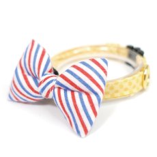 画像1: MODA・モダファブリックシリーズ・Holiday Essentials Americana（ホリデーエッセンシャルズアメリカーナ）・リボン猫首輪・（トリコロールリボン×イエロードット首輪） (1)