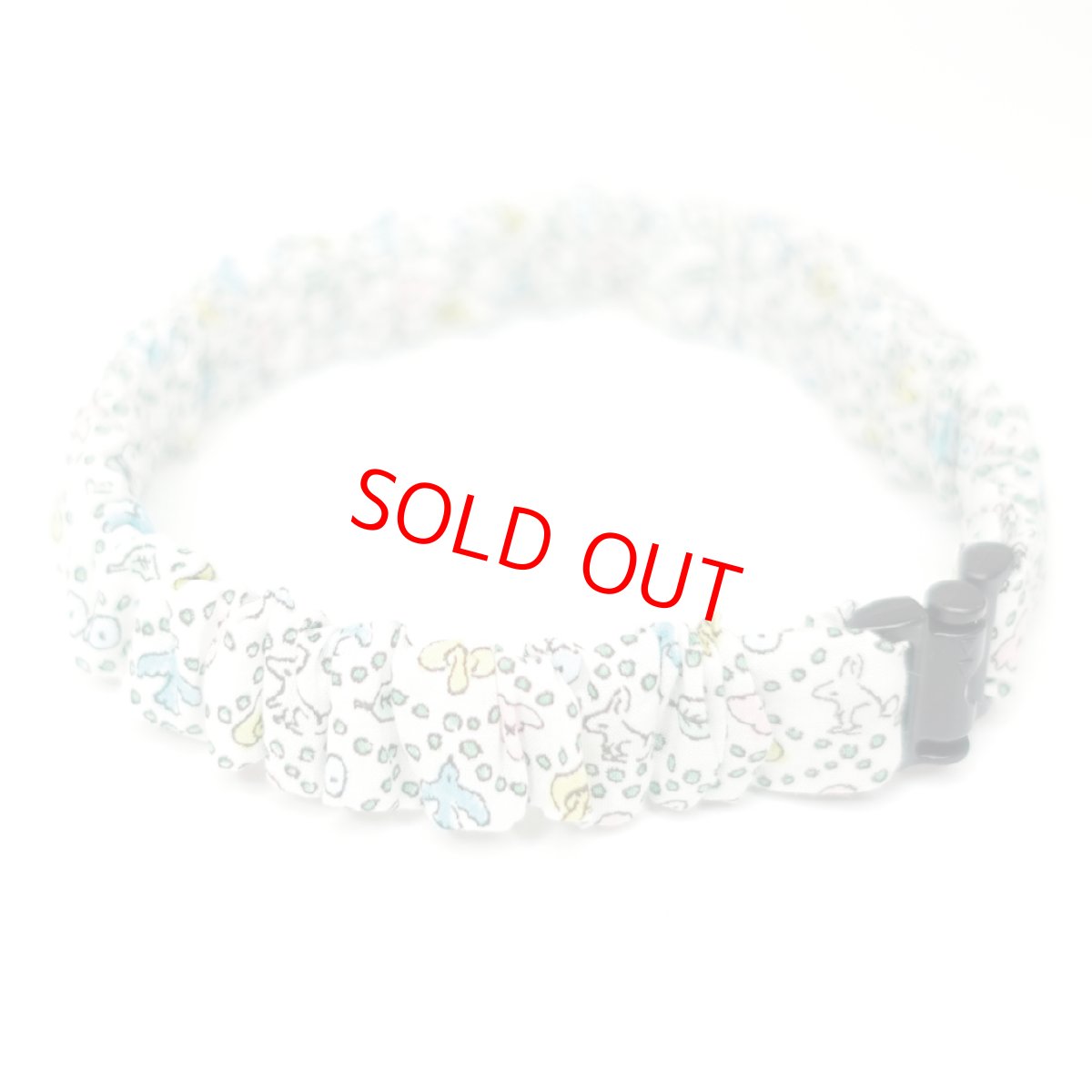 画像2: エアリーシュシュ「ミナペルホネンとLIBERTYが紡ぐファブリック」シュシュ猫首輪・猫首輪（Forest Wave /フォレスト・ウェーブ ）ブルー (2)