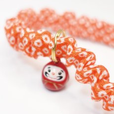 画像2: Lサイズ限定商品/だるま鈴付き/セイフティーバックル付きシュシュ猫首輪/鹿の子柄/オレンジ (2)