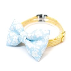 画像1: MODA・モダファブリックシリーズ・Dainty Meadow（デインティメドウ）・リボン猫首輪・（水色リボン×イエロードット首輪） (1)