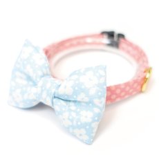 画像1: MODA・モダファブリックシリーズ・Dainty Meadow（デインティメドウ）・リボン猫首輪・（水色リボン×ピンクドット首輪） (1)