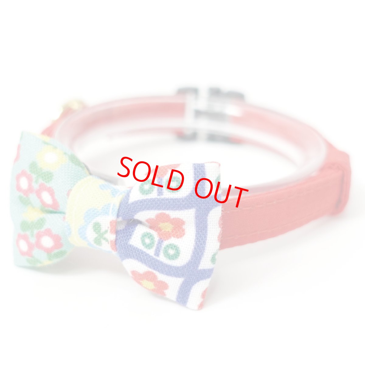 画像2: 昭和レトロな左右柄違い・ミニリボン猫首輪（P柄） (2)