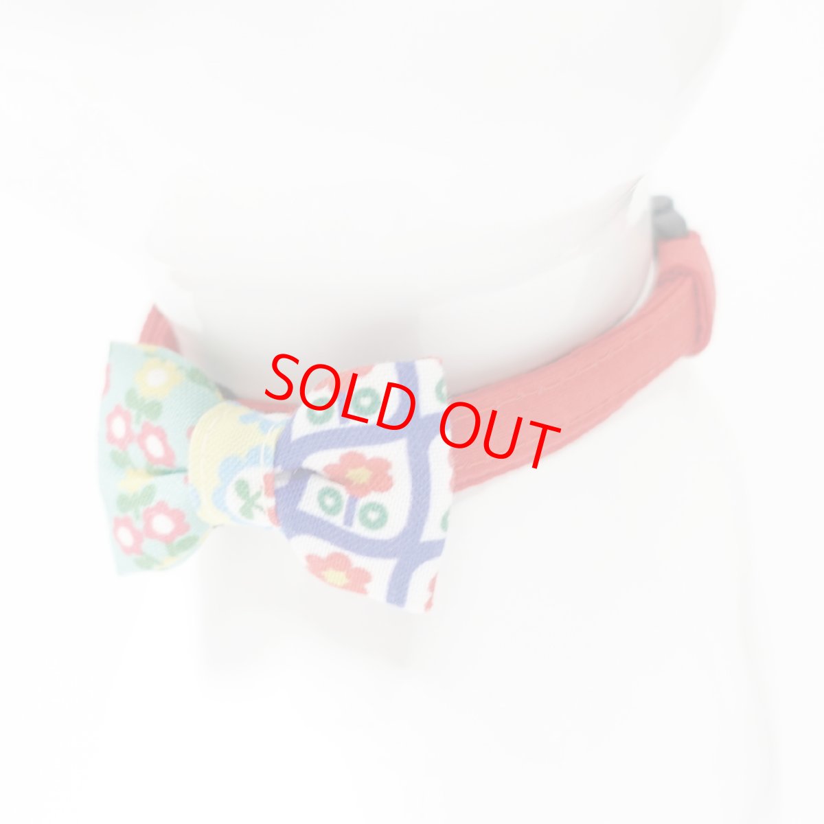 画像4: 昭和レトロな左右柄違い・ミニリボン猫首輪（P柄） (4)