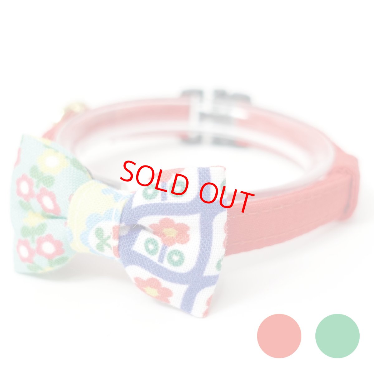 画像1: 昭和レトロな左右柄違い・ミニリボン猫首輪（P柄） (1)