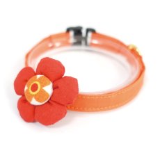 画像1: レトロフラワー・お花モチーフ首輪（オレンジ首輪×レッド花びら） (1)