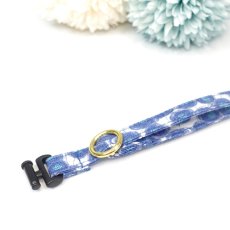 画像2: エアリー首輪・LIBERTY Fabrics・リバティ・ファブリックス猫首輪（Xanthe Sunbeam ザンジー・サンビーム）ネイビー (2)