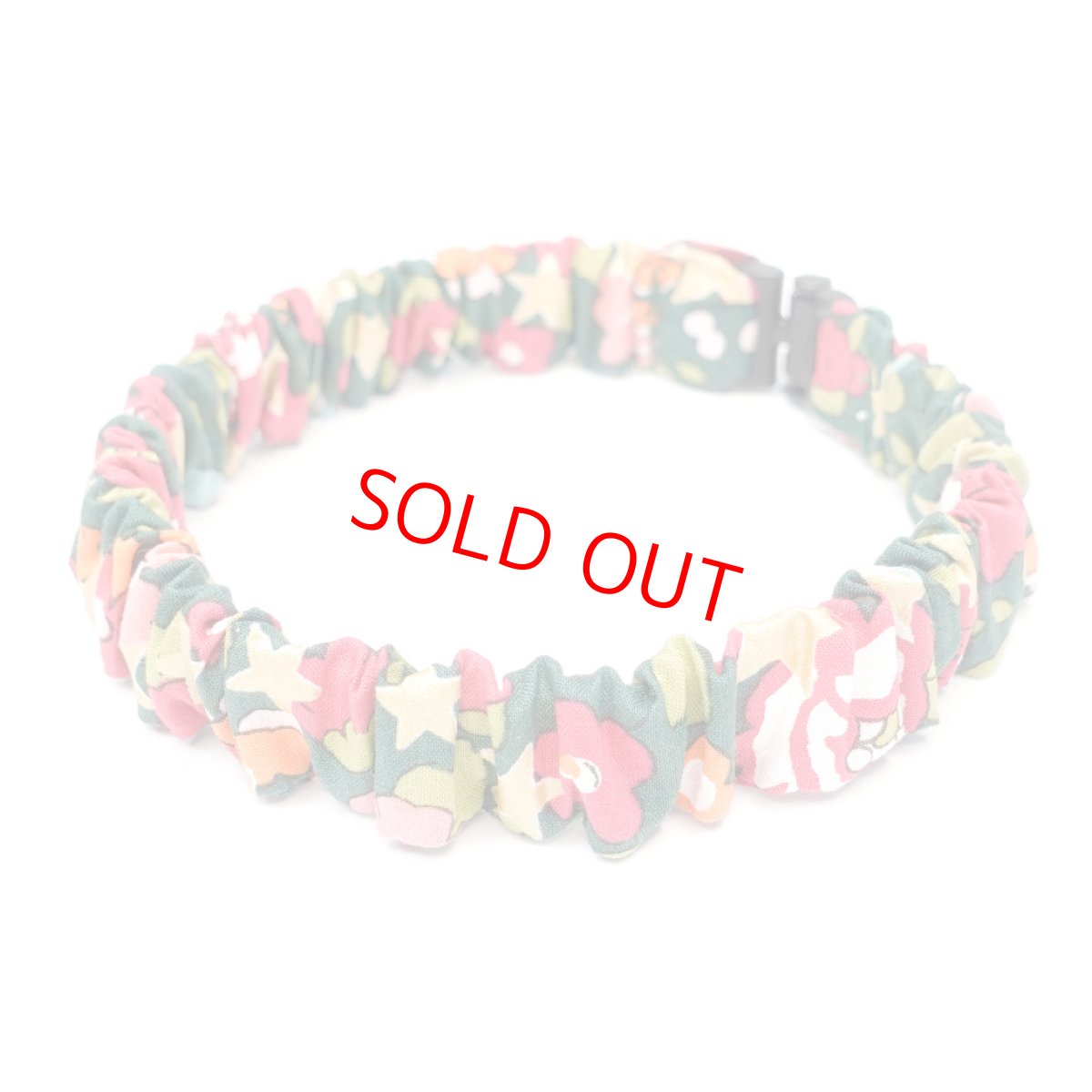 画像2: エアリーシュシュ・LIBERTYファブリック・シュシュ猫首輪・猫首輪・リバティプリント Betsy Star ベッツィ・スター/グリーン (2)