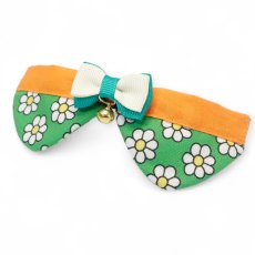 画像2: リボンチャーミー衿付首輪＆鈴付きダブルリボン（レトロなお花さんグリーン）オレンジ・グリーン２色展開 (2)