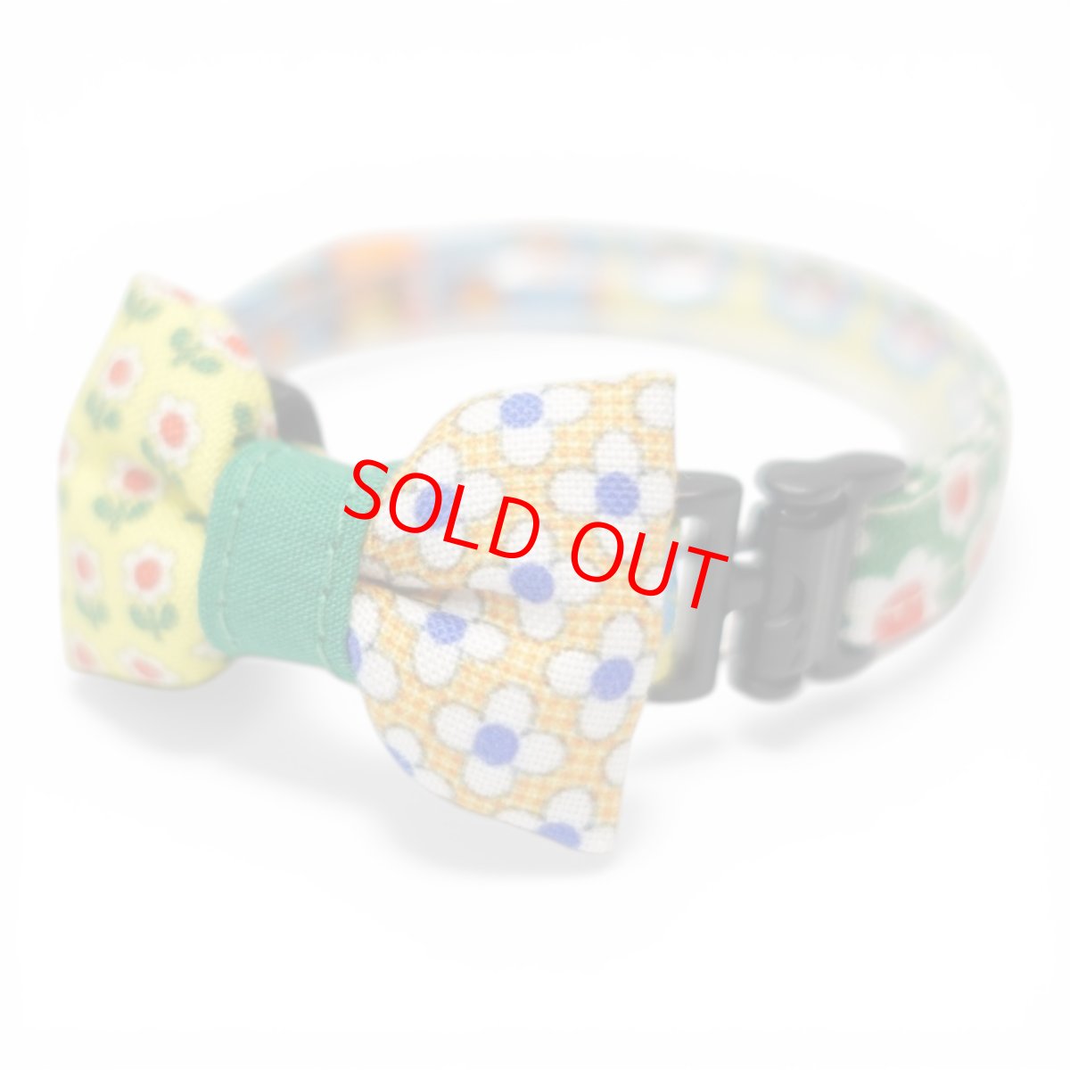 画像2: 懐かしさをまとう 昭和レトロフラワー｜左右で柄が異なるミニリボン首輪  D柄【限定1点】 (2)