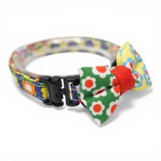 画像2: 懐かしさをまとう 昭和レトロフラワー｜左右で柄が異なるミニリボン首輪  F柄【限定1点】 (2)