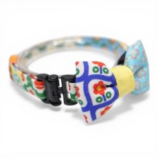 画像2: 懐かしさをまとう 昭和レトロフラワー｜左右で柄が異なるミニリボン首輪  B柄【限定1点】 (2)