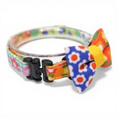 画像2: 懐かしさをまとう 昭和レトロフラワー｜左右で柄が異なるミニリボン首輪  H柄【限定1点】 (2)